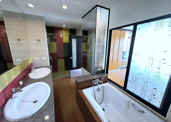 Hotel The Sunreno 3*